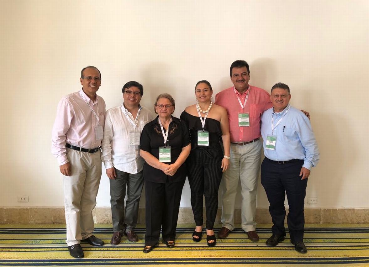 Israel Silva Guarnizo, Director Ejecutivo de Asocooph y directivo de Confecoop; Carlos Acero, Presidente de Confecoop; Aura Stella García; Alejandra Becerra García; Andrés López Bautista, Presidente Junta Directiva de Confecoop; y José Hóver Parra Peña, Gerente General de Utrahuilca.